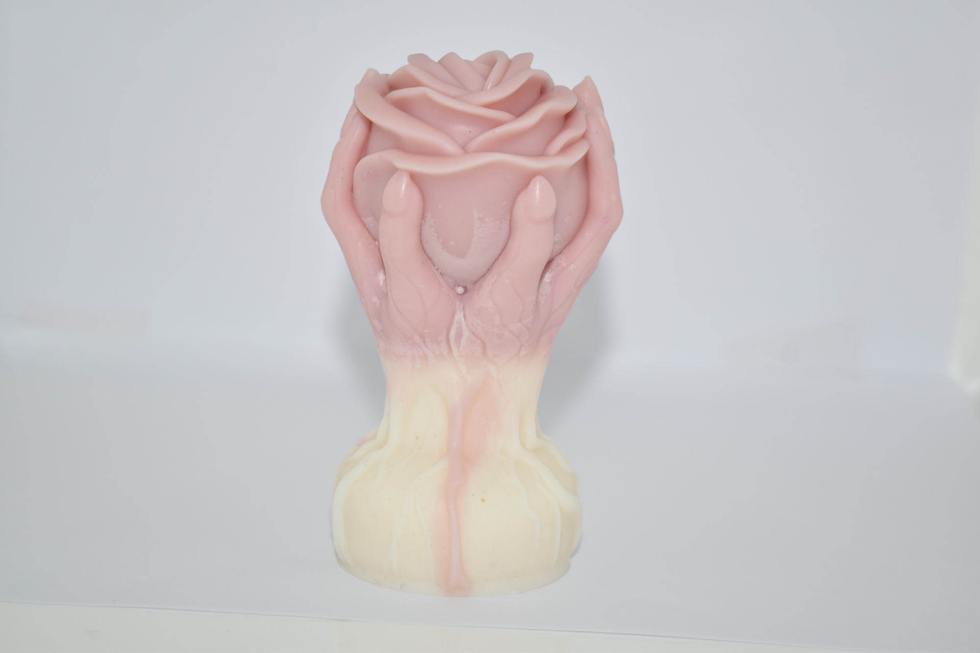 DUE MANI UNA ROSA